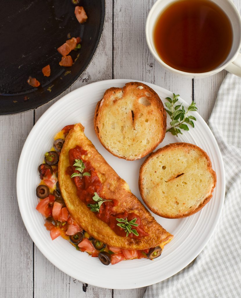 low fodmap pizza omelet with bagel on plate