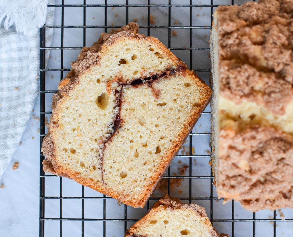 low-FODMAP Snickerdoodle loaf sliced