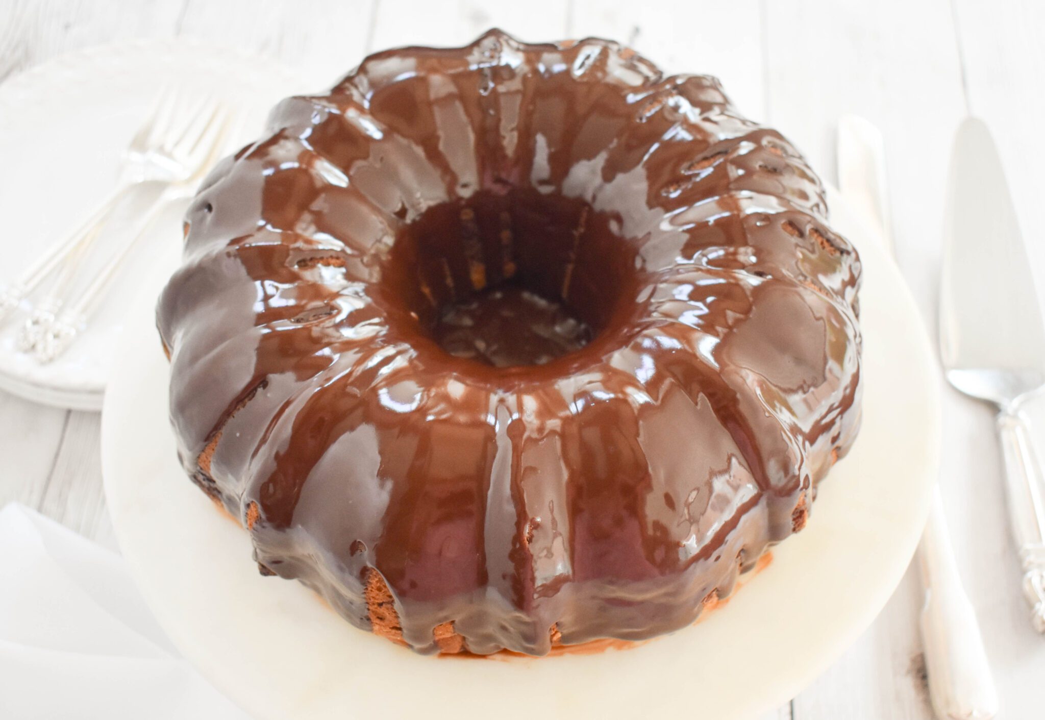 LowFODMAP & Glutenfree Pumpkin Bundt Cake with Chocolate Swirl and