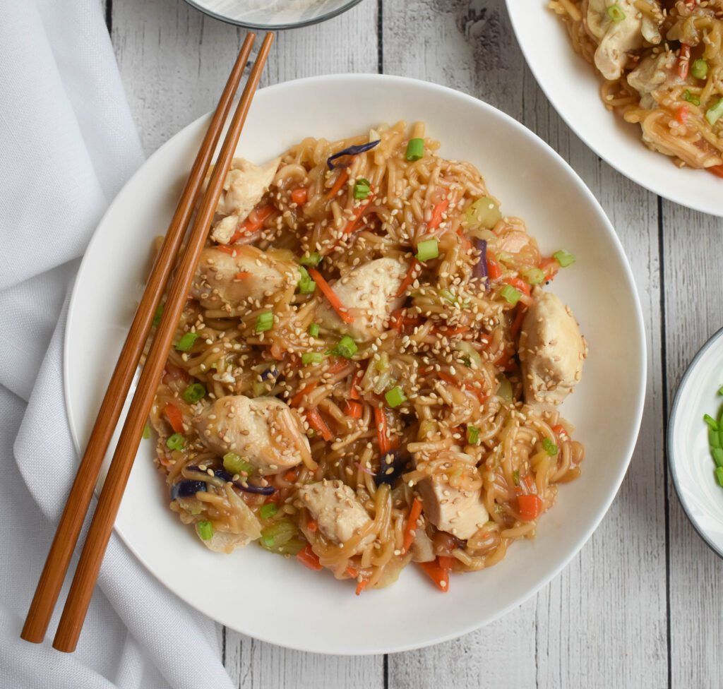 low fodmap chicken chow mein,aerial close up