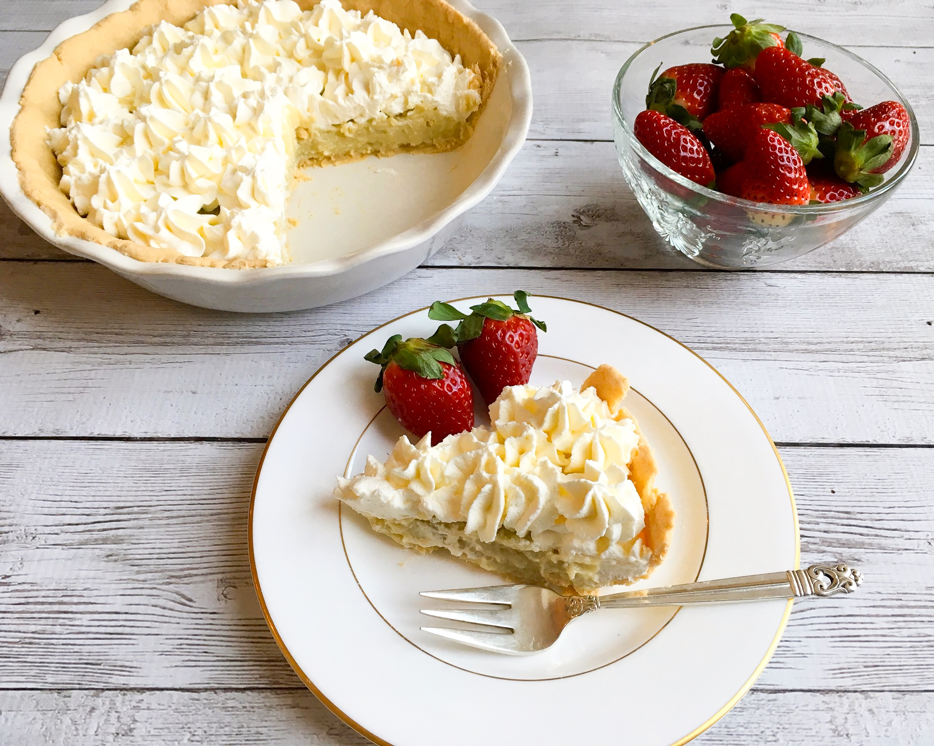 vanilla pie with strawberries