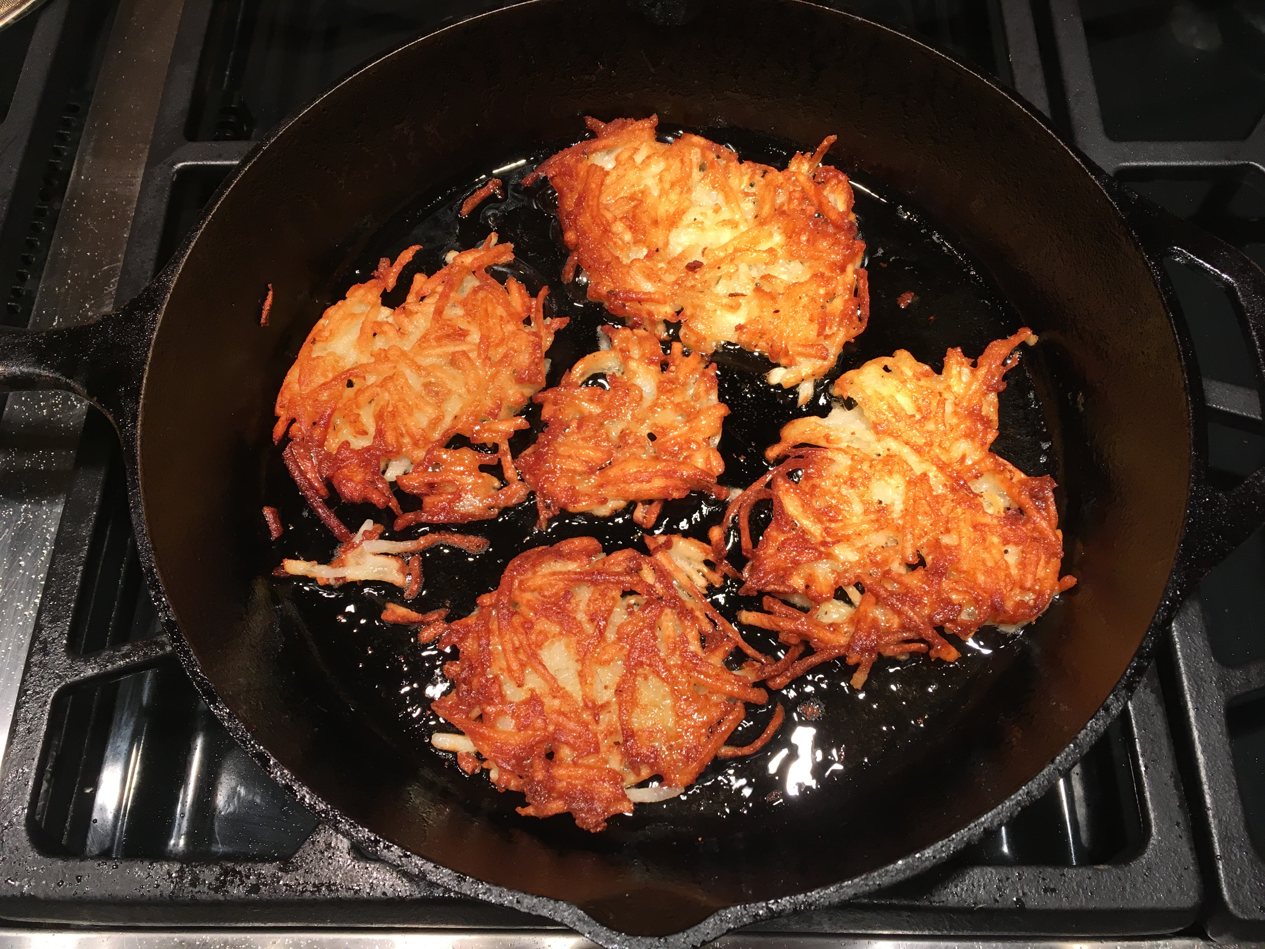 sizzling-low-fodmap-potato-pancakes-latkes-gluten-free-dairy-free