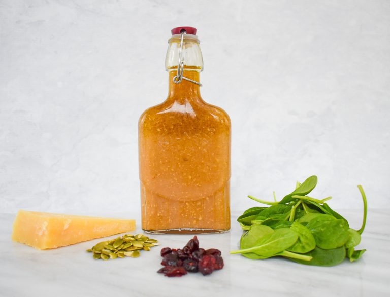 LowFODMAP Spinach Salad with Cranberries & Pumpkin Seeds & LowFODMAP