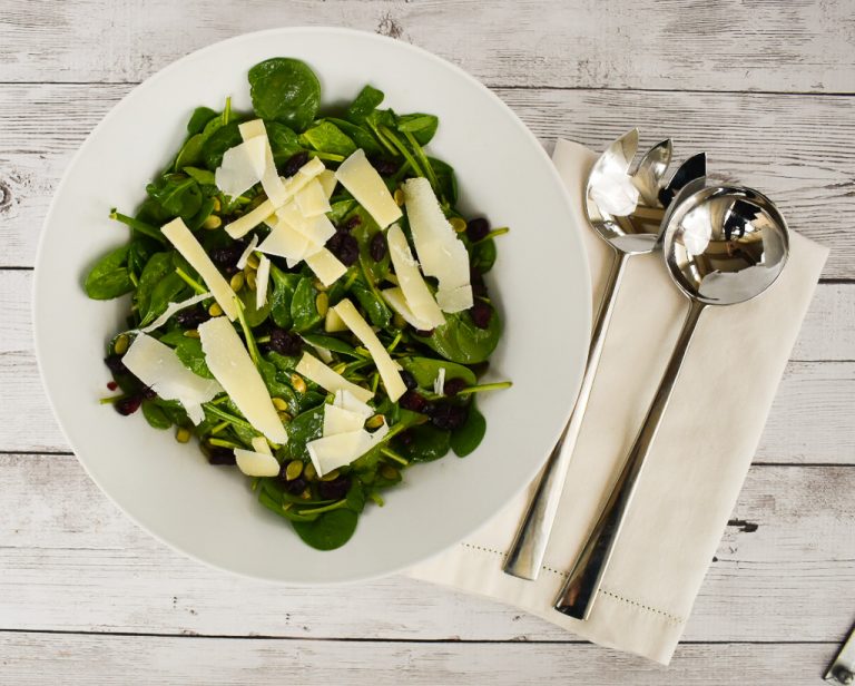 LowFODMAP Spinach Salad with Cranberries & Pumpkin Seeds & LowFODMAP